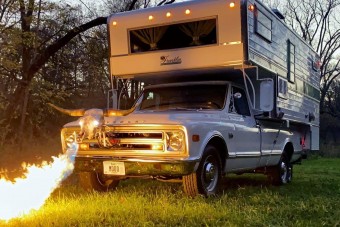 Felszarvazták a lakóautót, sőt, még tüzet is okád