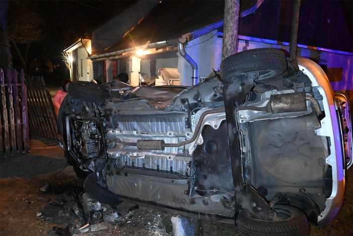 Csúnya baleset Ócsán: Porsche és Dacia ütközött 3