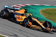 F1: Elkezdődött a teszt, pályán az új autók 67
