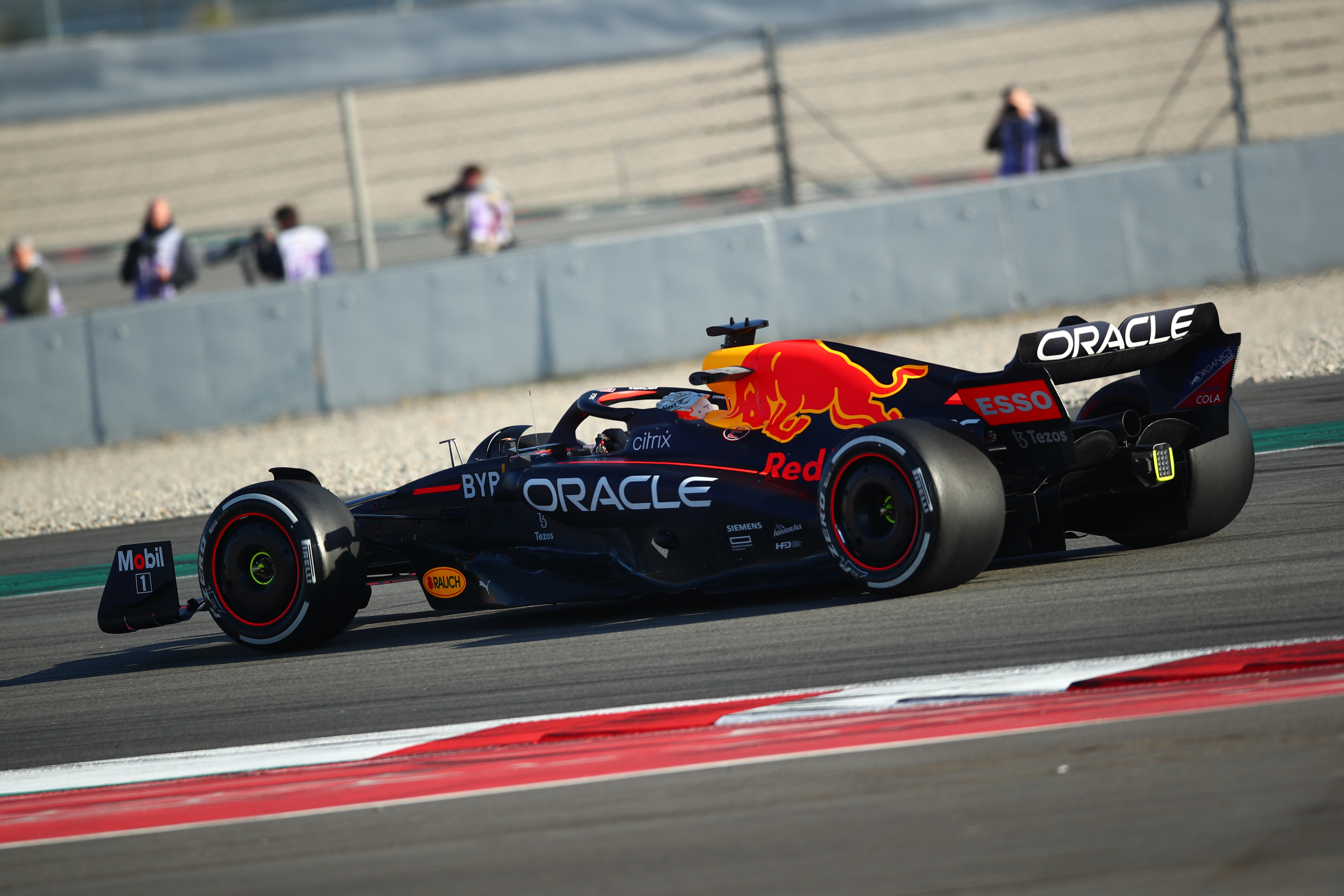 F1: Elkezdődött a teszt, pályán az új autók 15