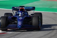 F1: Elkezdődött a teszt, pályán az új autók 85