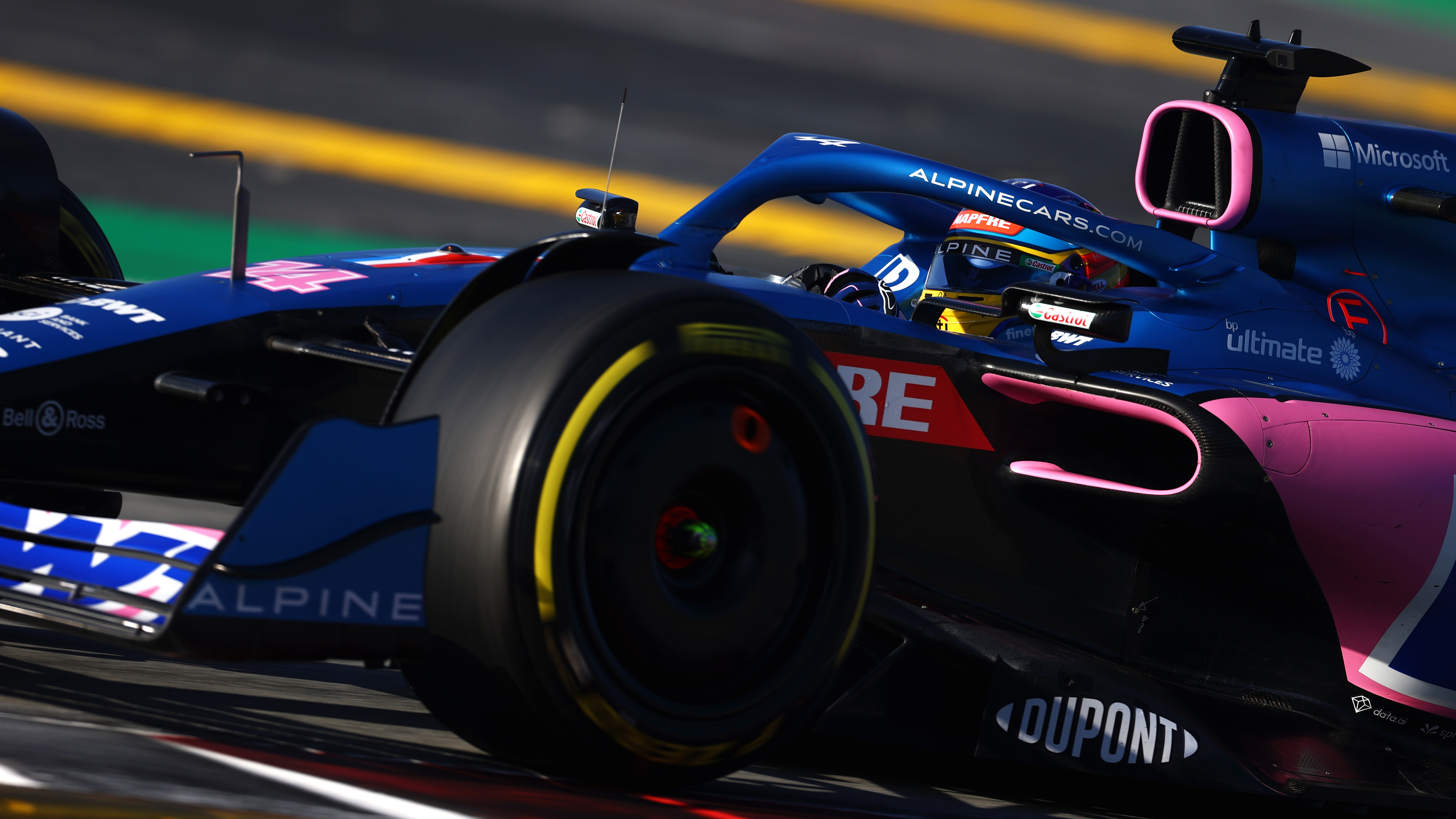 F1: Elkezdődött a teszt, pályán az új autók 26