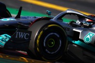 F1: Elkezdődött a teszt, pályán az új autók 52