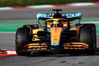 F1: Elkezdődött a teszt, pályán az új autók 68