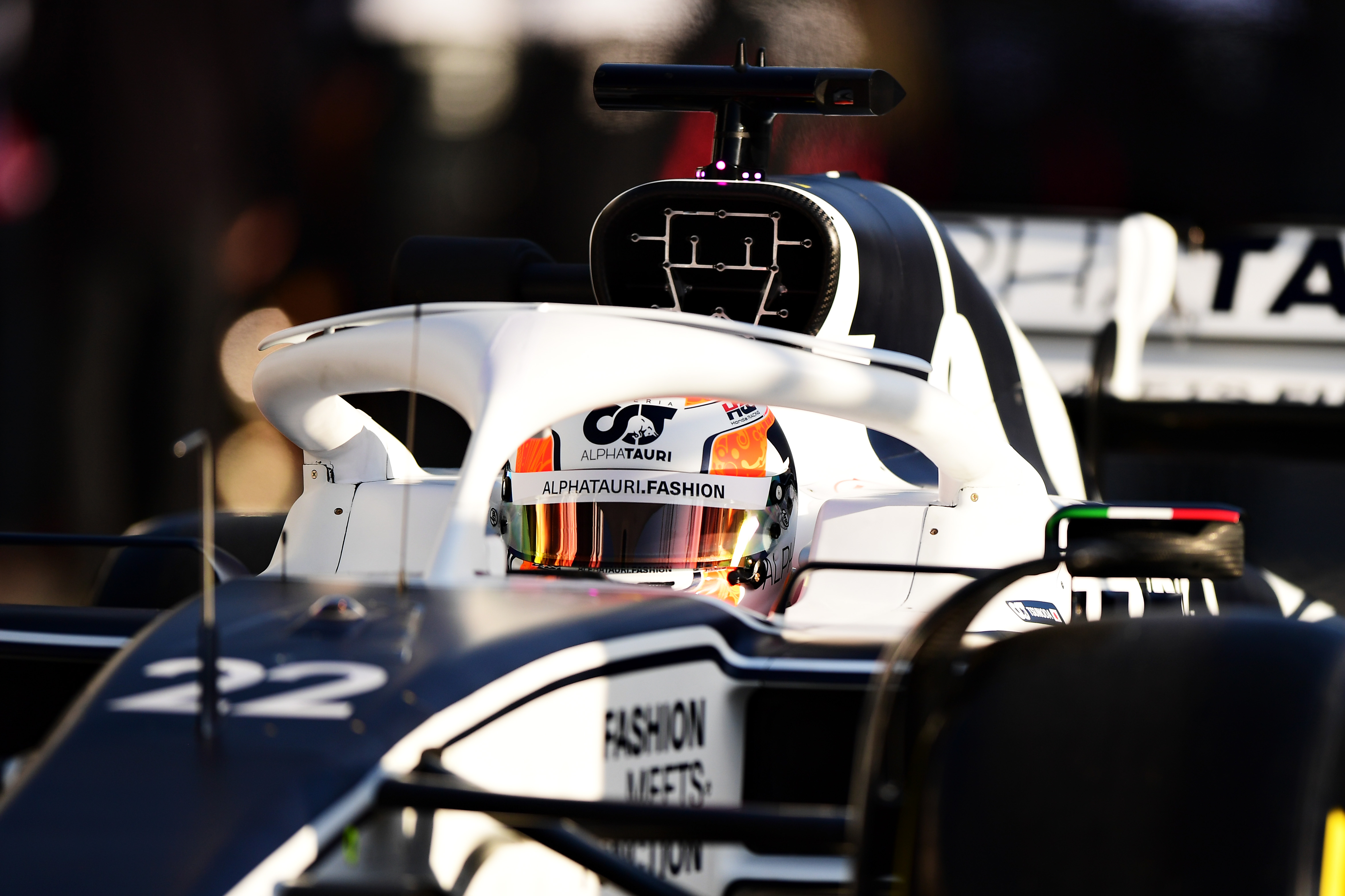 F1: Elkezdődött a teszt, pályán az új autók 33