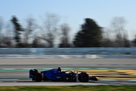 F1: Elkezdődött a teszt, pályán az új autók 84