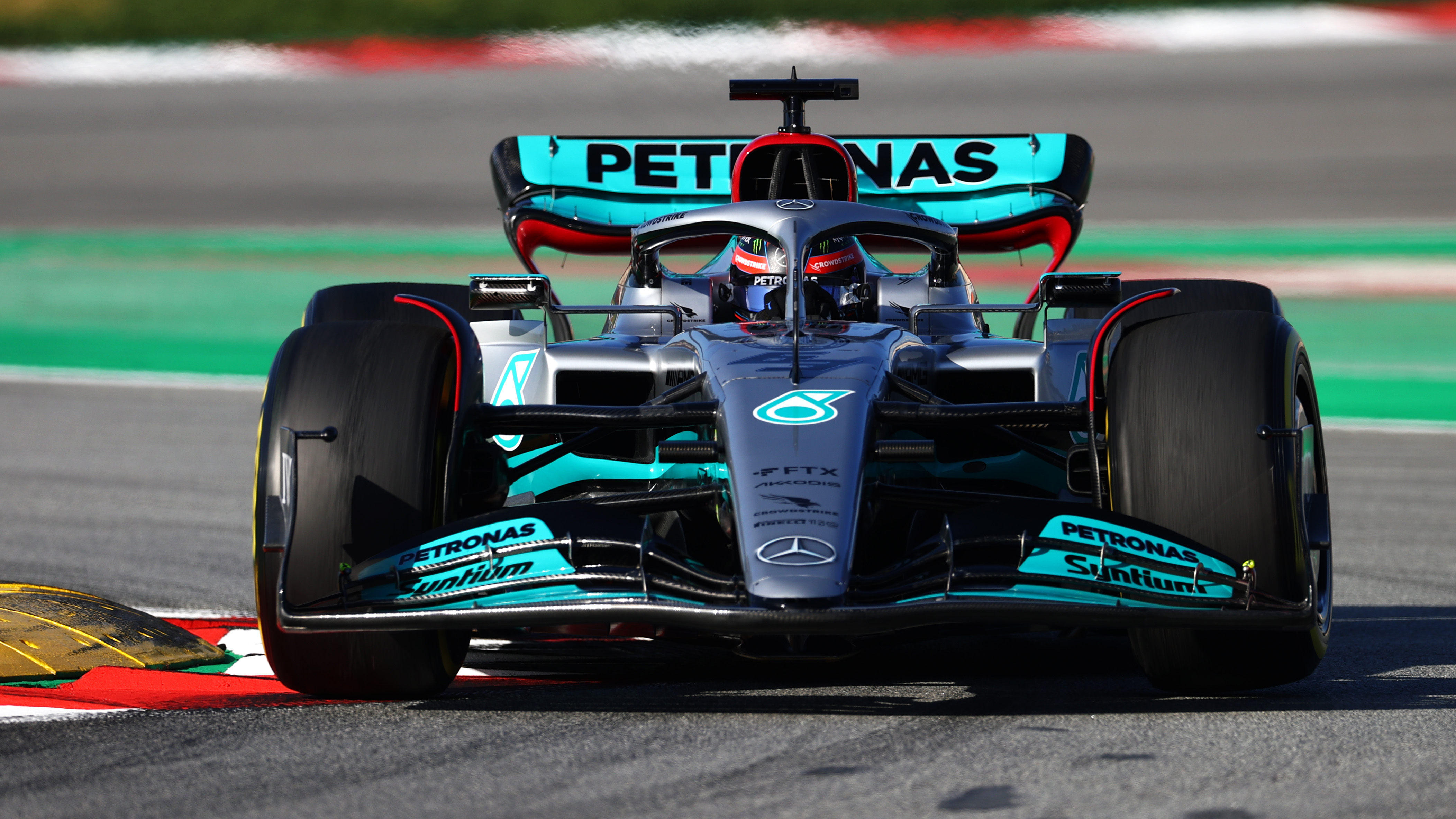 F1: Elkezdődött a teszt, pályán az új autók 7