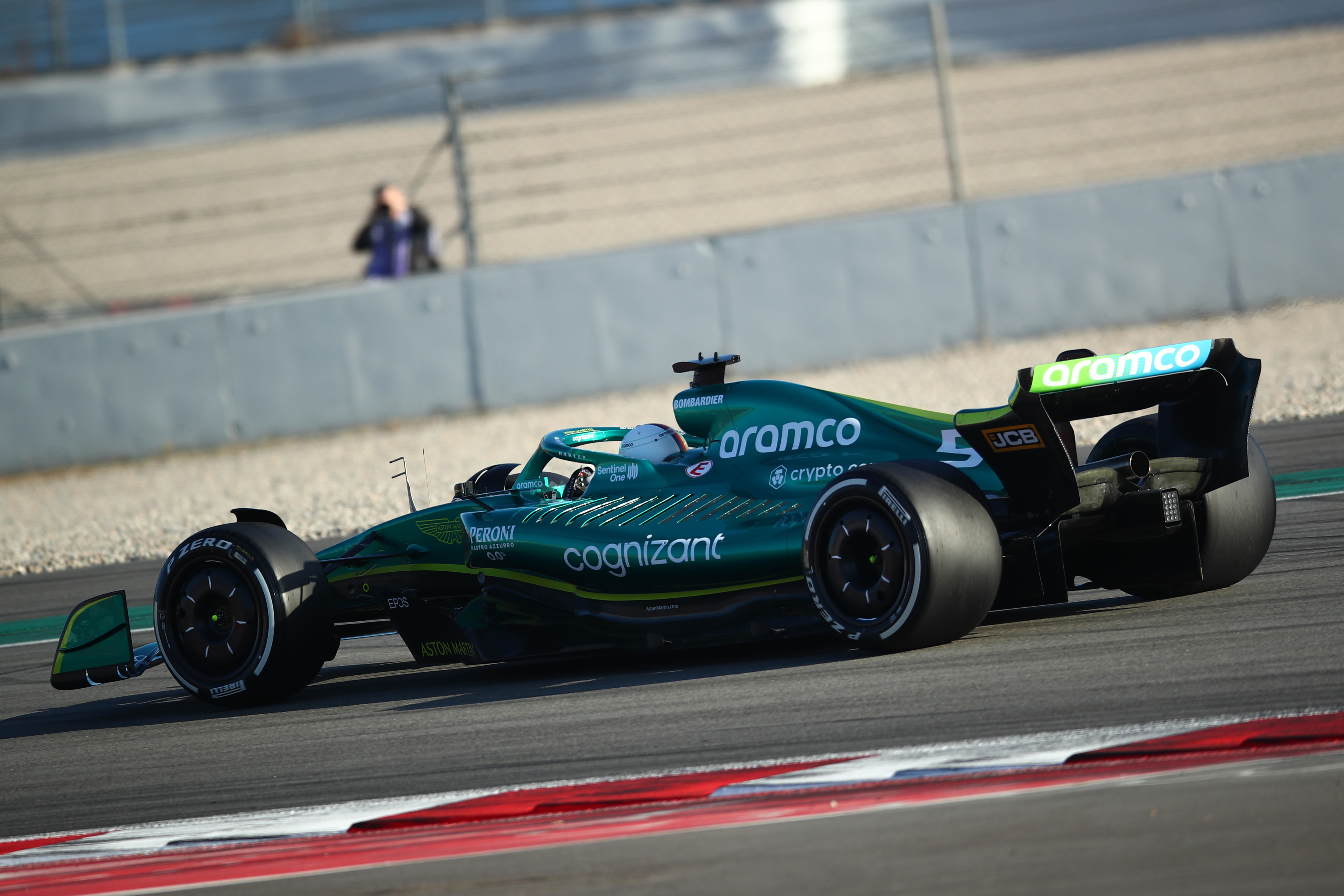 F1: Elkezdődött a teszt, pályán az új autók 34