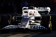 F1: Elkezdődött a teszt, pályán az új autók 77