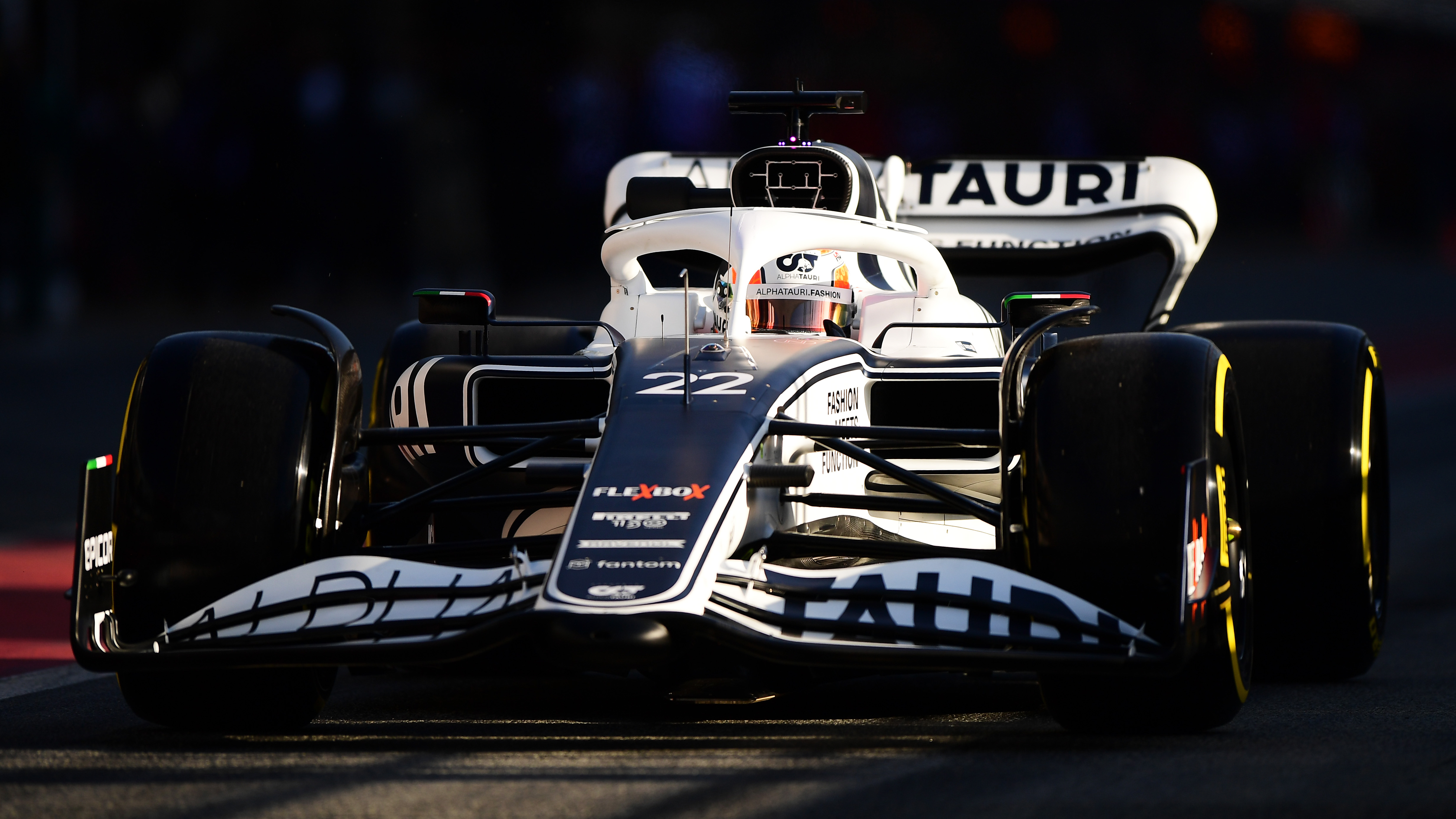 F1: Elkezdődött a teszt, pályán az új autók 31
