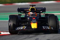F1: Elkezdődött a teszt, pályán az új autók 58