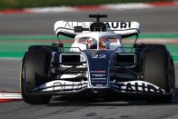 F1: Elkezdődött a teszt, pályán az új autók 75