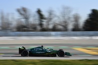 F1: Elkezdődött a teszt, pályán az új autók 82