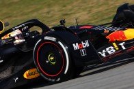 F1: Elkezdődött a teszt, pályán az új autók 60