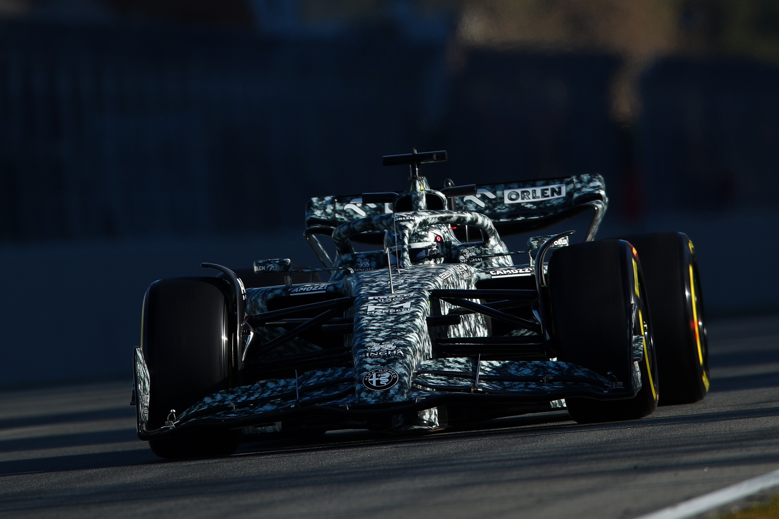 F1: Elkezdődött a teszt, pályán az új autók 40