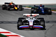 F1: Elkezdődött a teszt, pályán az új autók 94