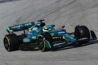 F1: Elkezdődött a teszt, pályán az új autók 95