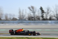 F1: Elkezdődött a teszt, pályán az új autók 62