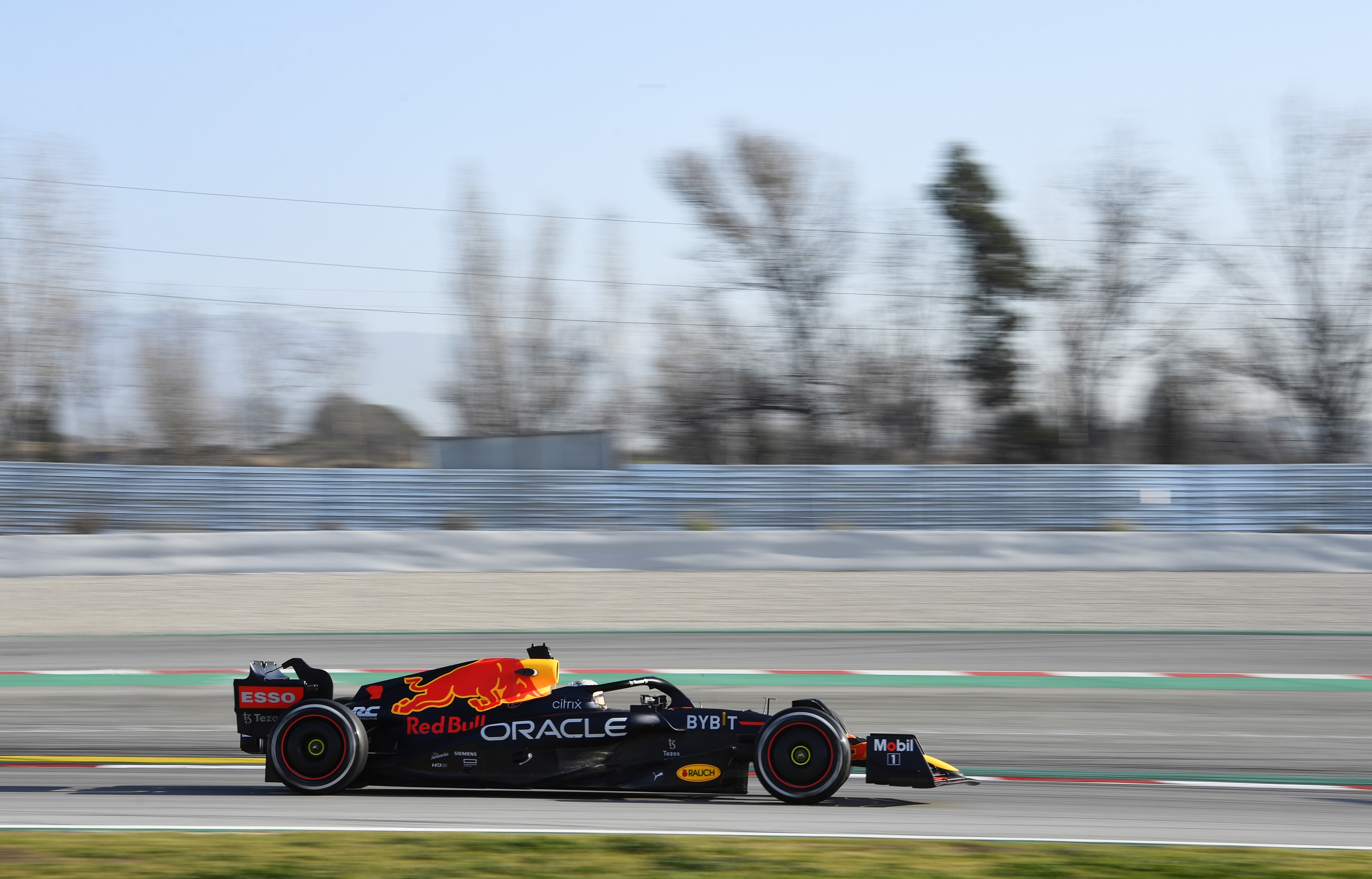 F1: Elkezdődött a teszt, pályán az új autók 16