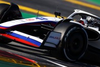 F1: Elkezdődött a teszt, pályán az új autók 90