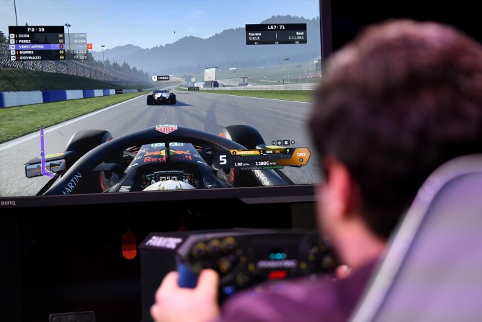 Csúcstechnológiás szimulátortermeket nyit az F1