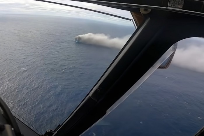 Rengeteg Porsche, Lamborghini és Bentley lángol az Atlanti-óceánon