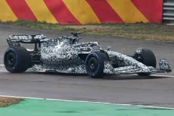 F1: Lebukott az új Alfa Romeo