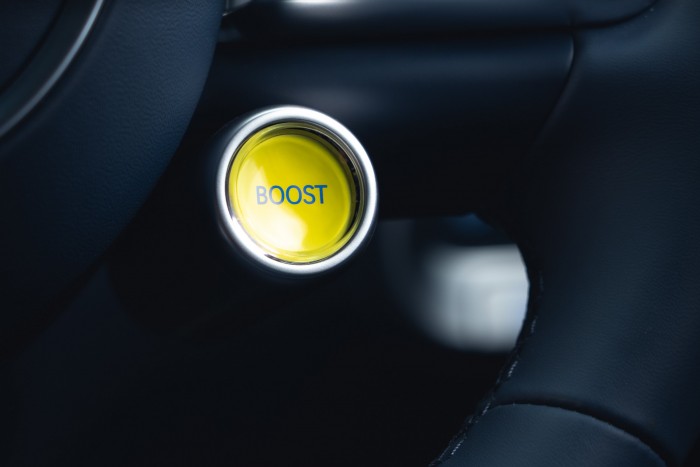 Újabb prémium-villanyterepjáró érkezik Európába 6