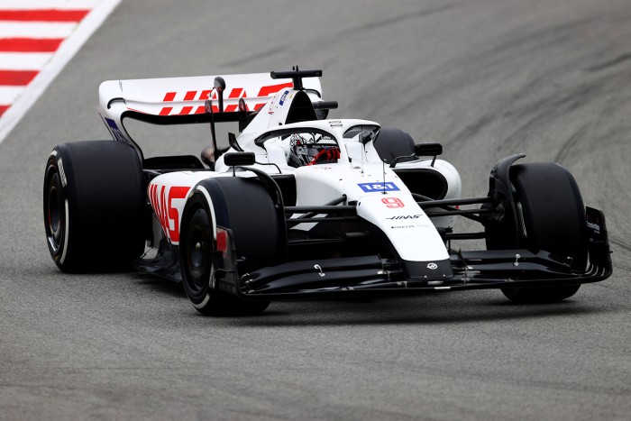 Azonnal elzavarhatják az orosz pilótát az F1-ből