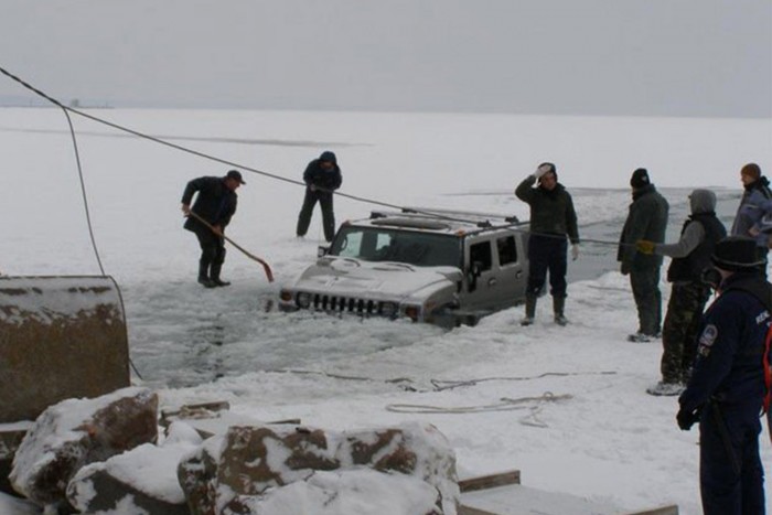 10 éve, hogy két Hummer beszakadt a Balatonba