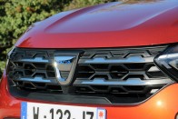 Itt az új Dacia. A magyarok kedvence lehet 92