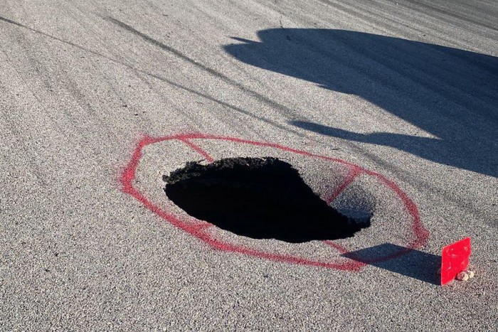 Beszakadt aszfalt mellett versenyeztek a Forma-1-es pályán