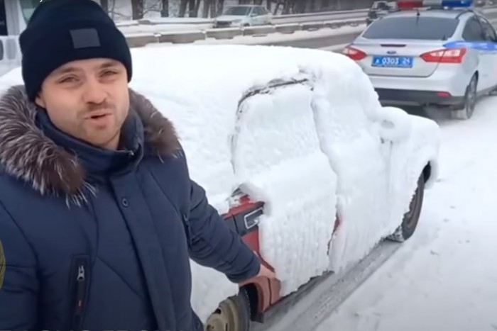 Csontra fagyott Ladával kaptak el a rendőrök egy férfit