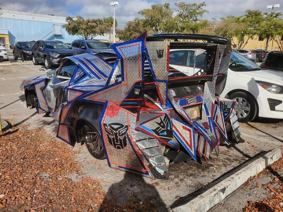 Nézd ahogy szép lassan egy szemgolyót égető tuningszörny lesz ebből a Nissanból 5