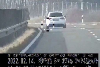 200-nál is többel hajtott, drága fotó készült róla