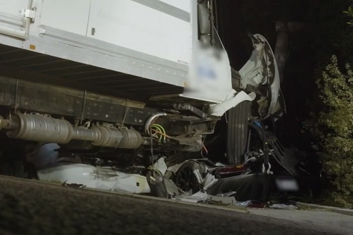 Ritkán pusztul el így egy Lamborghini és egy Bentley