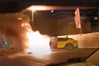 A Váci úton lángolt egy elektromos autó 