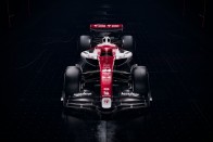 F1: Meglepetés az Alfa Romeónál, új festést villantottak 11