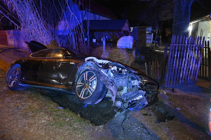 Csúnya baleset Ócsán: Porsche és Dacia ütközött 1