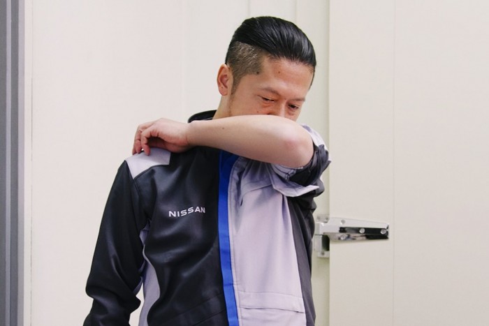 Minden új autót megszagol ez a férfi 1