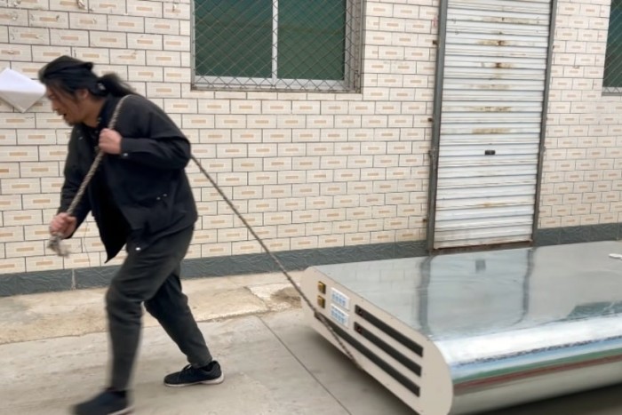 Brutális powerbankot építettek telefontöltéshez