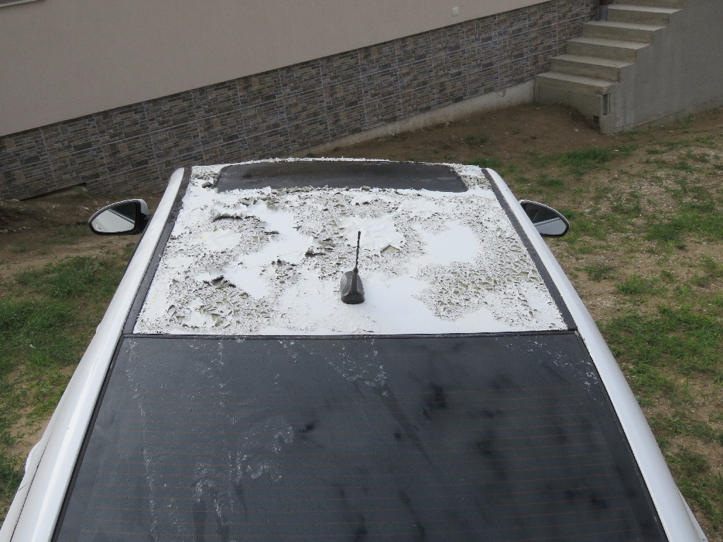 Savval öntötték le az autókat, a rendőrség pénzjutalmat kínál 2