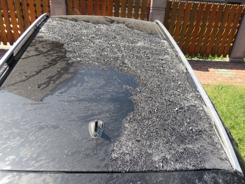 Savval öntötték le az autókat, a rendőrség pénzjutalmat kínál 1