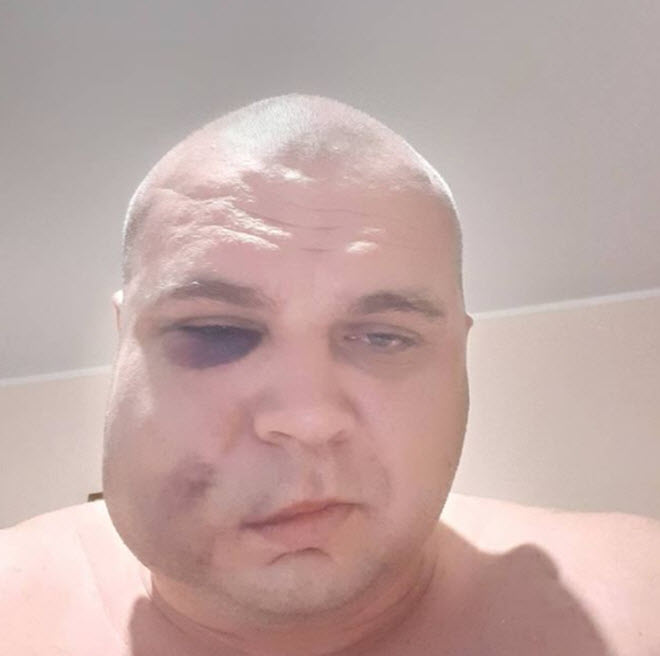Kegyetlen parasztlengőkkel üti ki ellenfeleit a pofozkodás orosz legendája 2 Kegyetlen parasztlengőkkel üti ki ellenfeleit a pofozkodás orosz legendája 2
