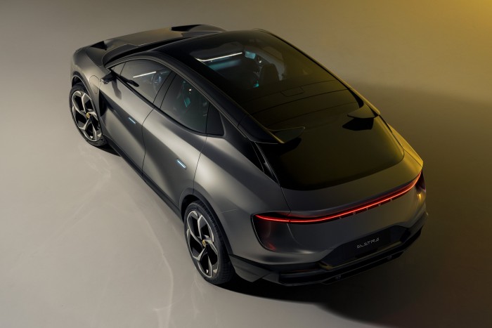 Magyar nevet kapott az év legizgalmasabb luxusautója 7