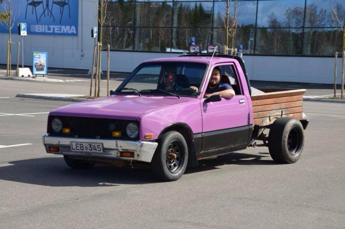 Ettől bolondulna a magyar rendőr: papíron traktor, de valójában tuningautó 1