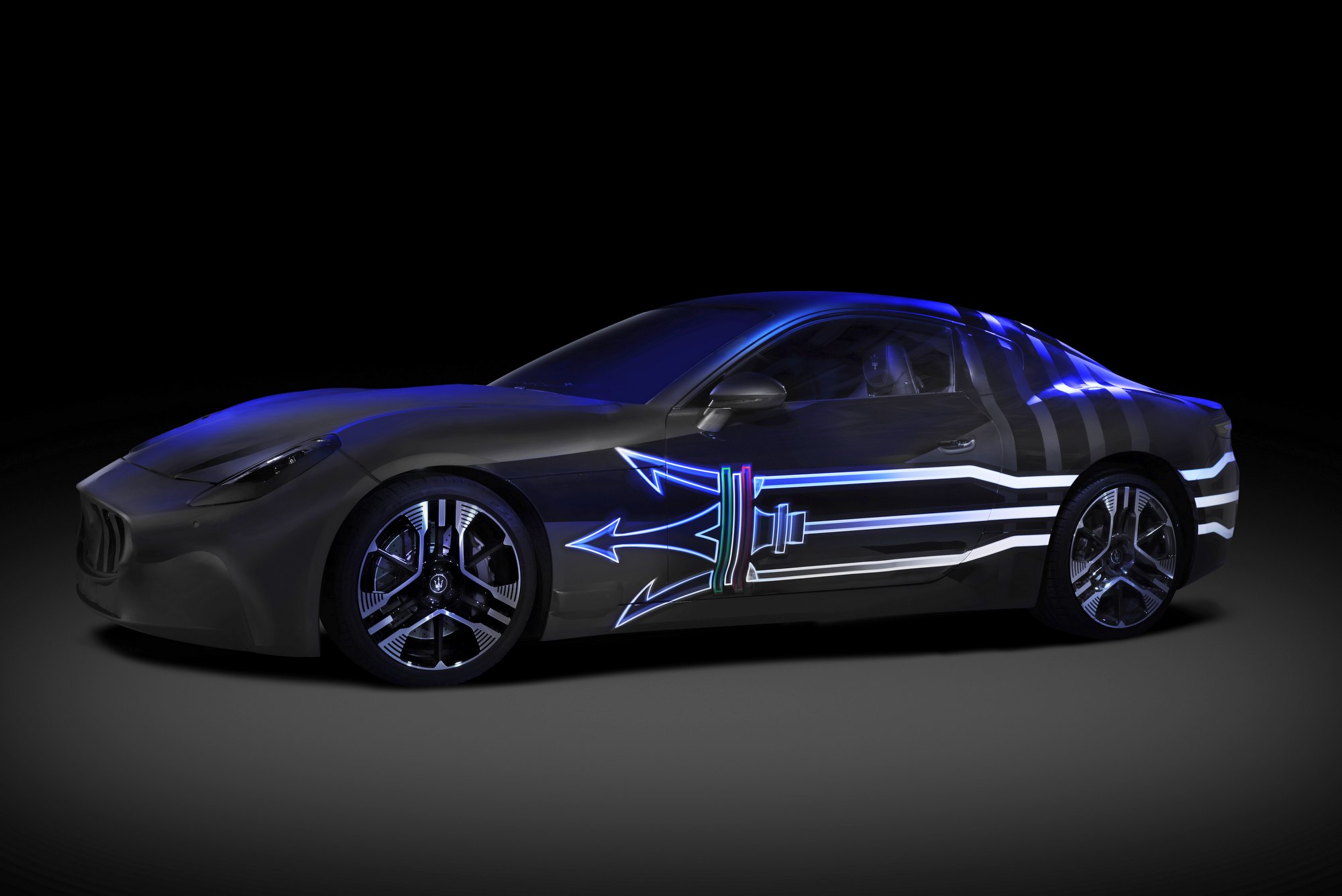 Már jövőre jönnek az elektromos Maseratik 4