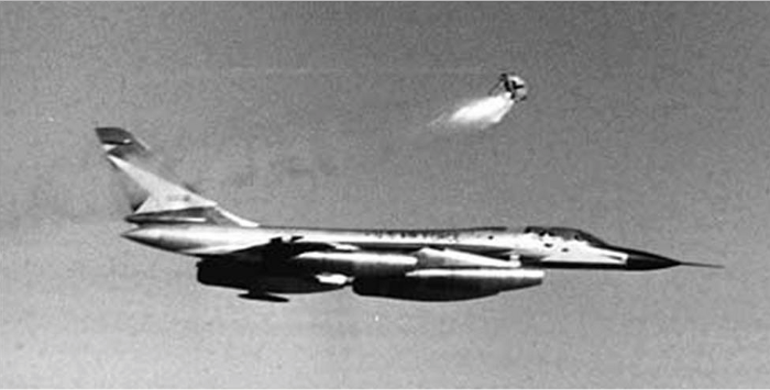 Medvét katapultáltak egy amerikai bombázóból, és ez nem vicc 3 Medvét katapultáltak egy amerikai bombázóból, és ez nem vicc 3