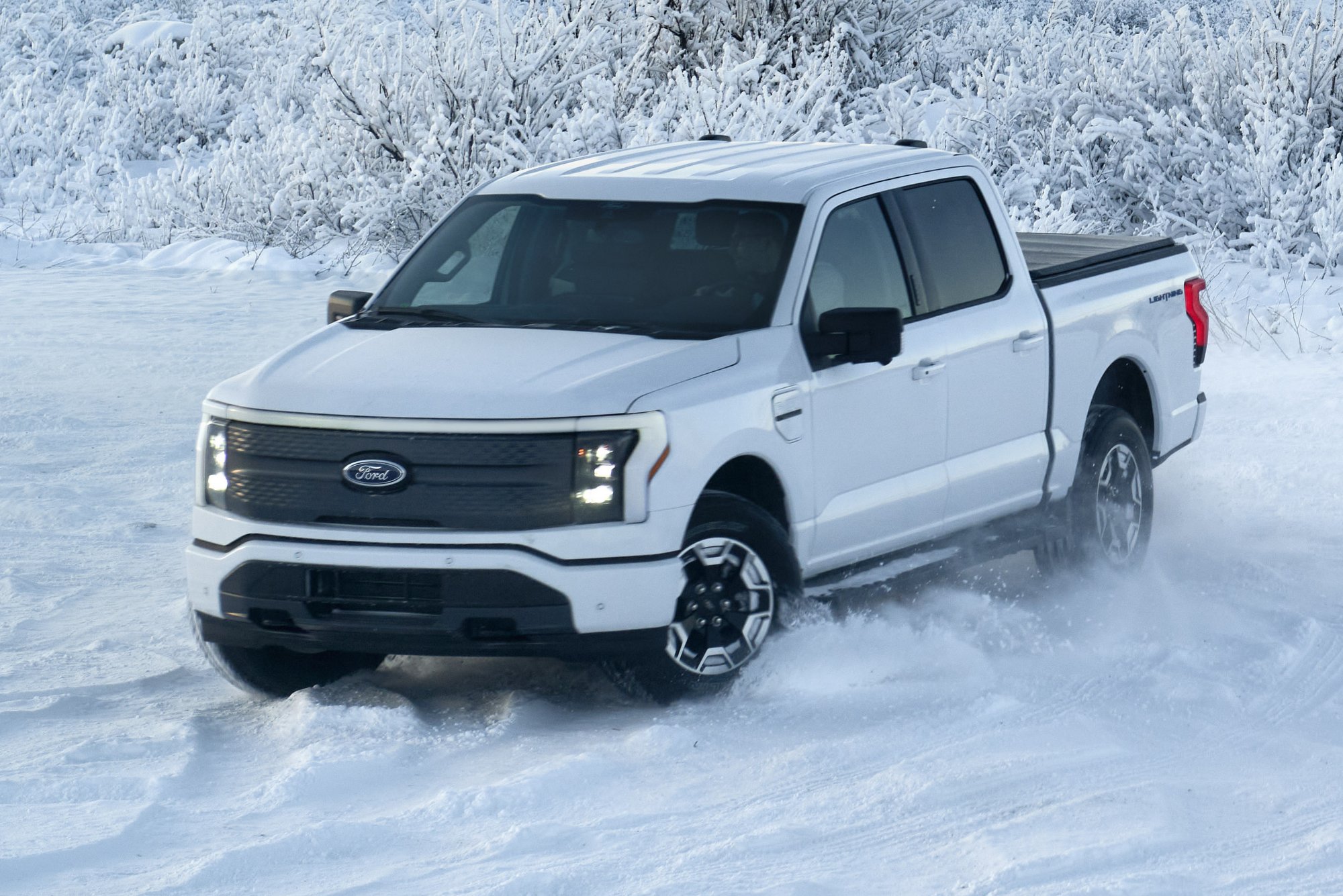 A sarkvidéki hideg sem állítja meg a Ford villany-pickupját 11
