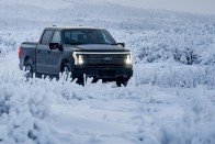A sarkvidéki hideg sem állítja meg a Ford villany-pickupját 16
